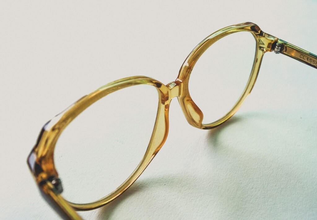 Color, transparencia y doble tono: señales fuertes para las gafas de 2026